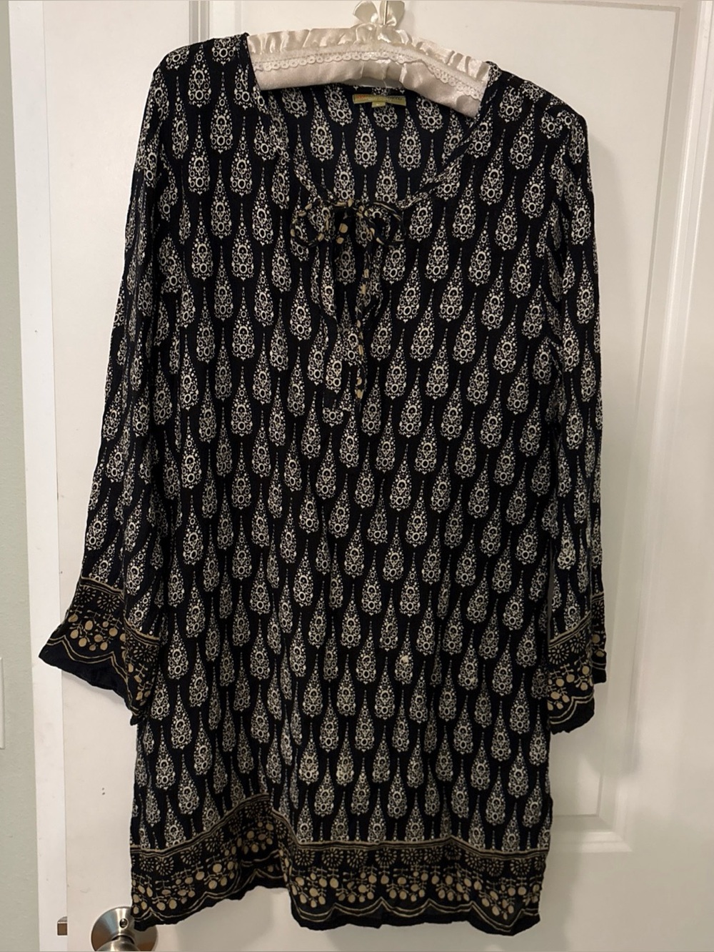 ROCK FLOWER PAPER size L Navy/White Indian Block Print Boho Tunic-Tie V-Neck-EUC